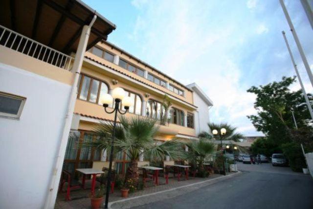Hotel All'Antico Pozzo Barcellona-Pozzo di Gotto Ngoại thất bức ảnh