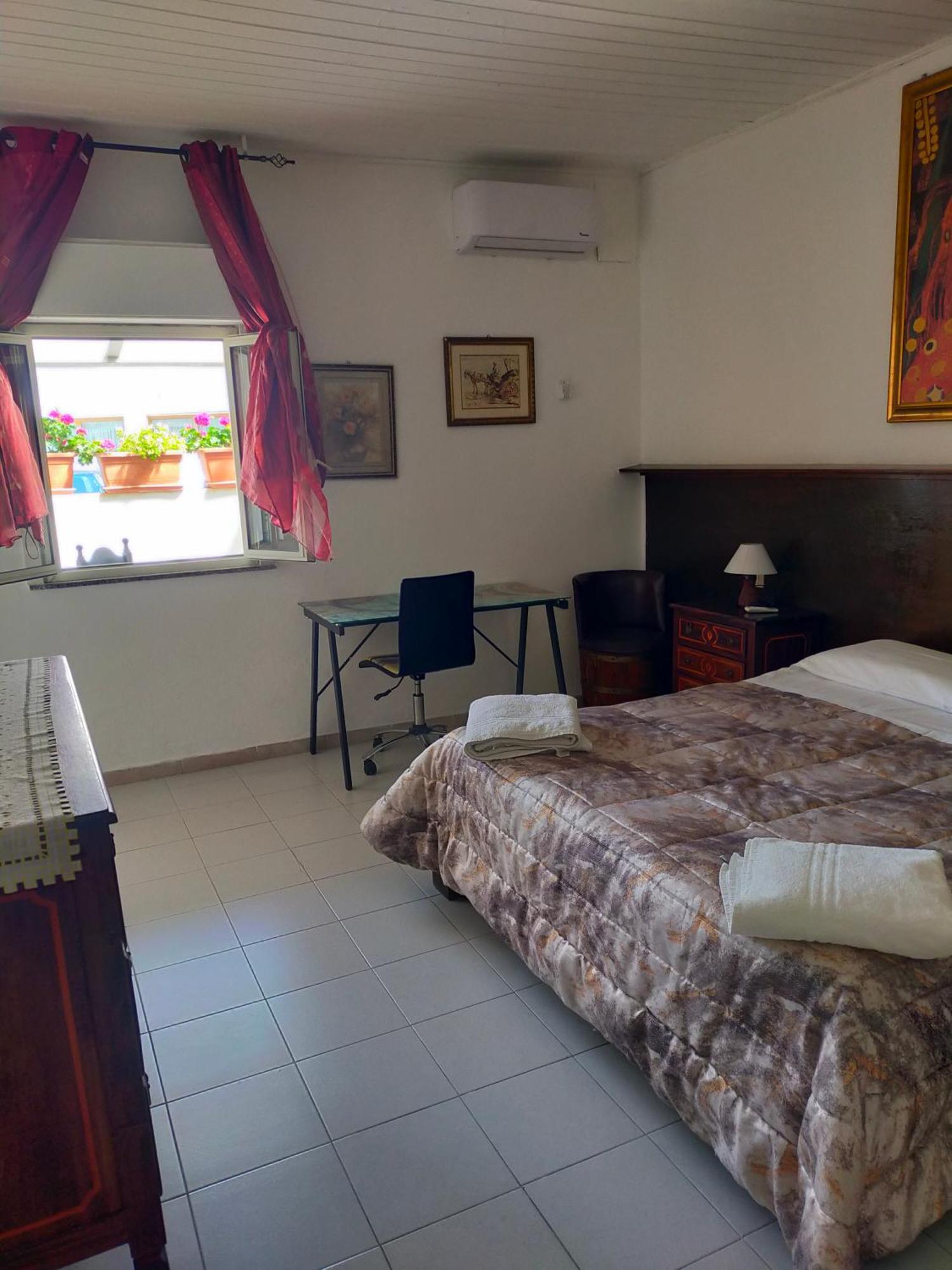 Hotel All'Antico Pozzo Barcellona-Pozzo di Gotto Ngoại thất bức ảnh