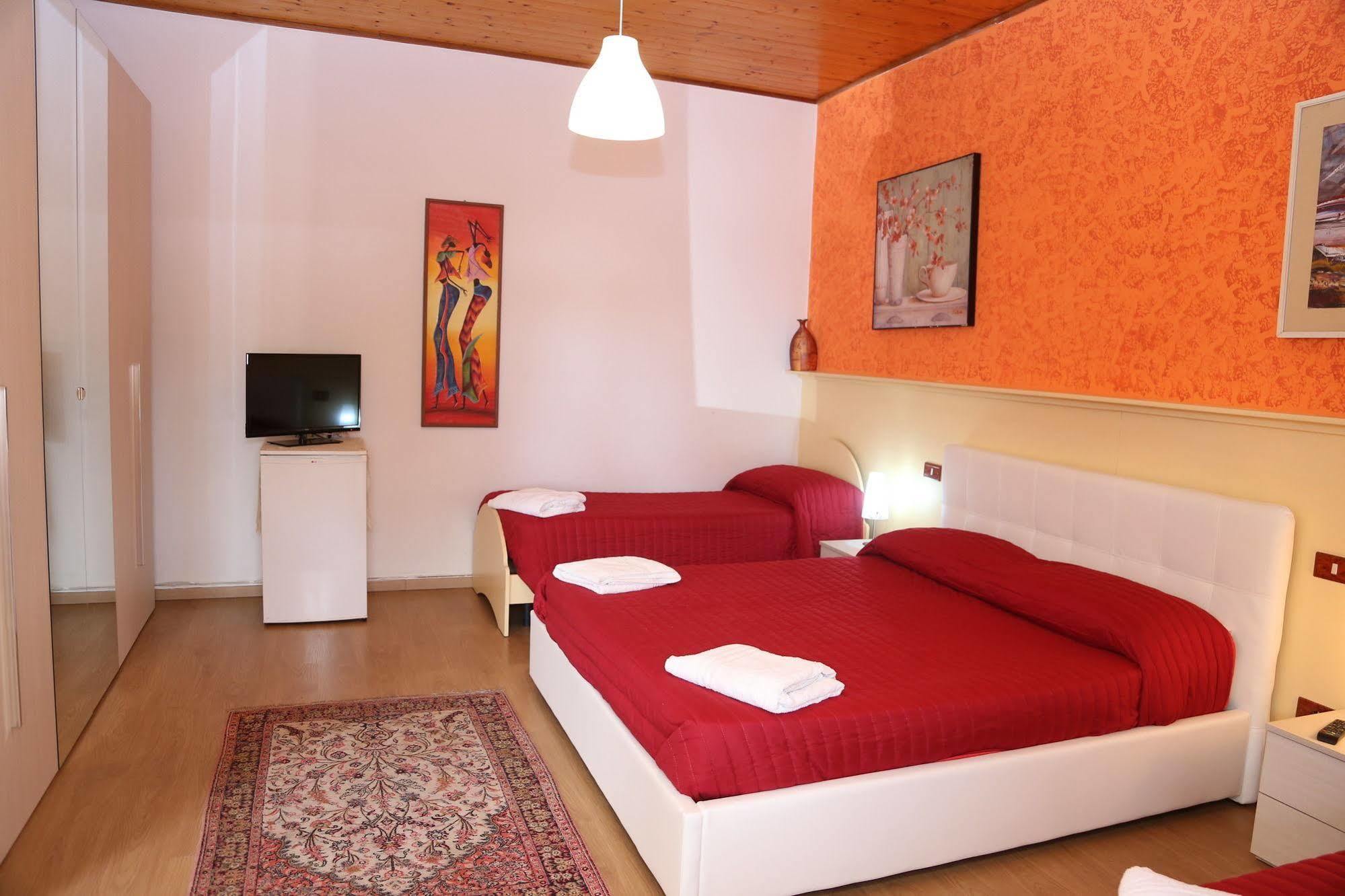 Hotel All'Antico Pozzo Barcellona-Pozzo di Gotto Ngoại thất bức ảnh