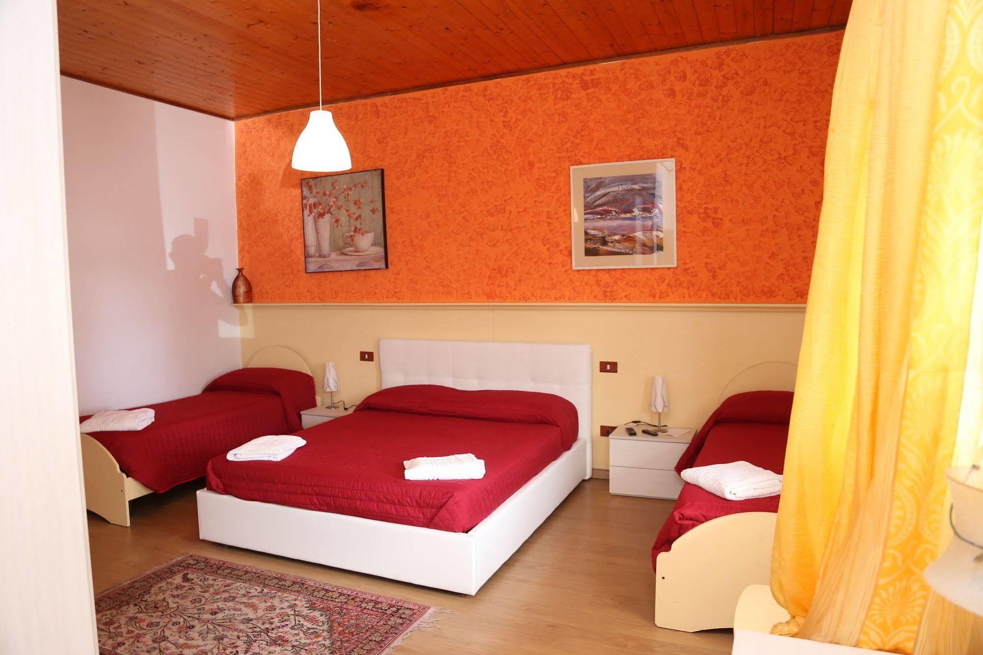 Hotel All'Antico Pozzo Barcellona-Pozzo di Gotto Ngoại thất bức ảnh